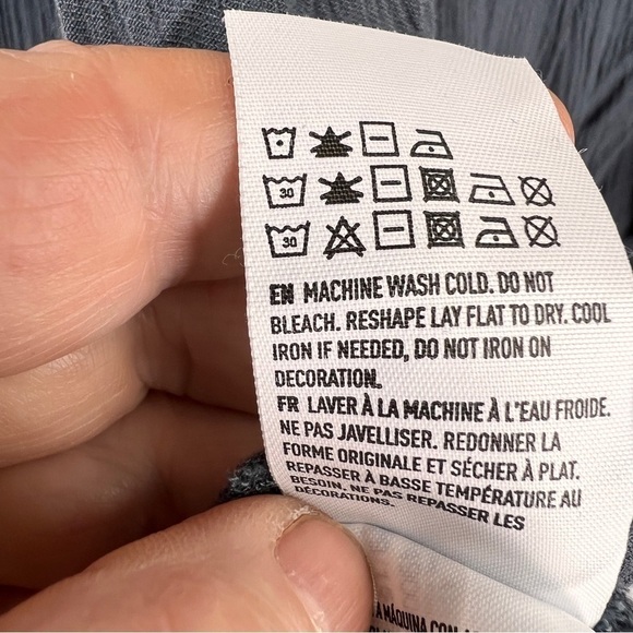 AMERICAN EAGLE OUTFITTERS Blue Cropped Smocked Embroidered top W/tie. Small - Picture 7 of 7